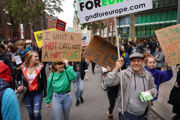 2019-09-20 12-25 DSC01470 20.September 2019, Hamburg, Klimastreik Demo in Hamburg mit 100 000 Teilnehmern