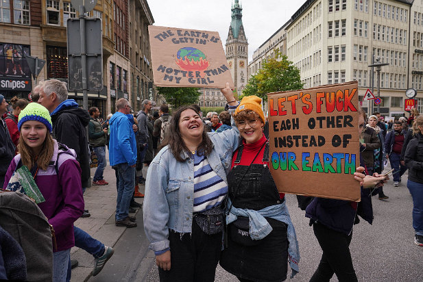 2019-09-20 12-40 DSC01536 20.September 2019, Hamburg, Klimastreik Demo in Hamburg mit 100 000 Teilnehmern