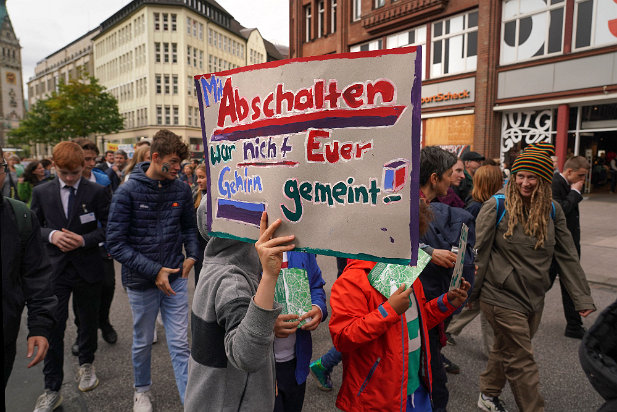 2019-09-20 12-47 DSC01545 20.September 2019, Hamburg, Klimastreik Demo in Hamburg mit 100 000 Teilnehmern