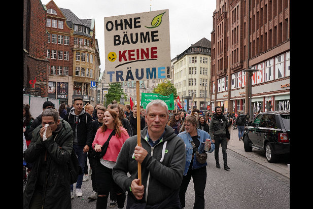 2019-09-20 12-54 DSC01643 20.September 2019, Hamburg, Klimastreik Demo in Hamburg mit 100 000 Teilnehmern