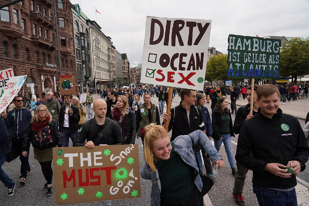 2019-09-20 14-18 DSC02080 20.September 2019, Hamburg, Klimastreik Demo in Hamburg mit 100 000 Teilnehmern