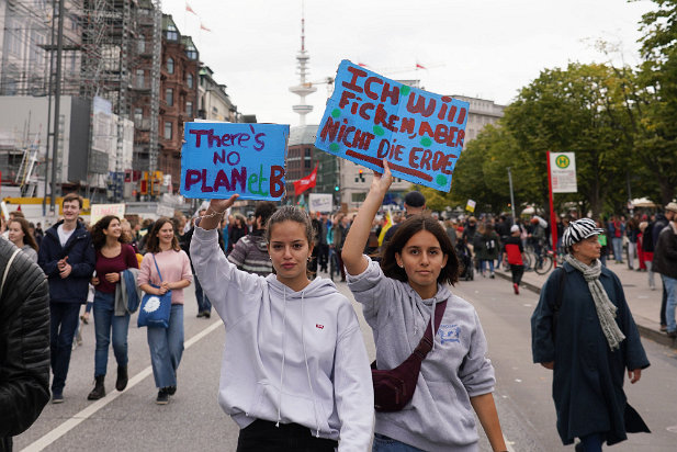 2019-09-20 14-42 DSC02258 20.September 2019, Hamburg, Klimastreik Demo in Hamburg mit 100 000 Teilnehmern