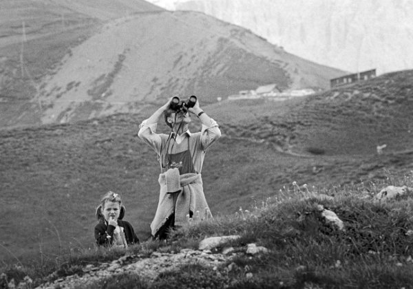 Berge Wenn das Treiben der Stadt dir die Freude vergällt, Deine Nerven zerrüttet, verleidet die Welt, Dann zieh in die Berge,...