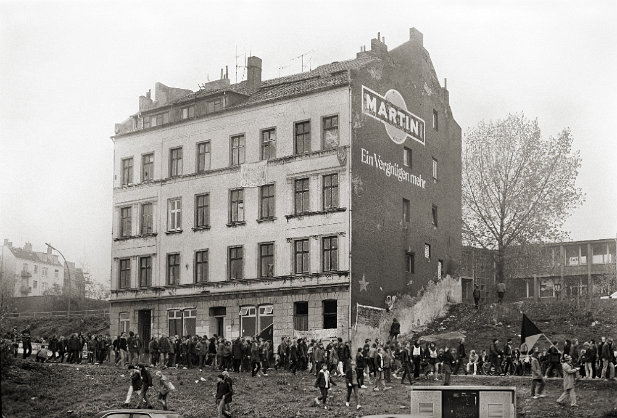 1983 Hafenstrasse Martini- Ein Vergnügen mehr. Besetzung Hafenstrasse, der 6er Block