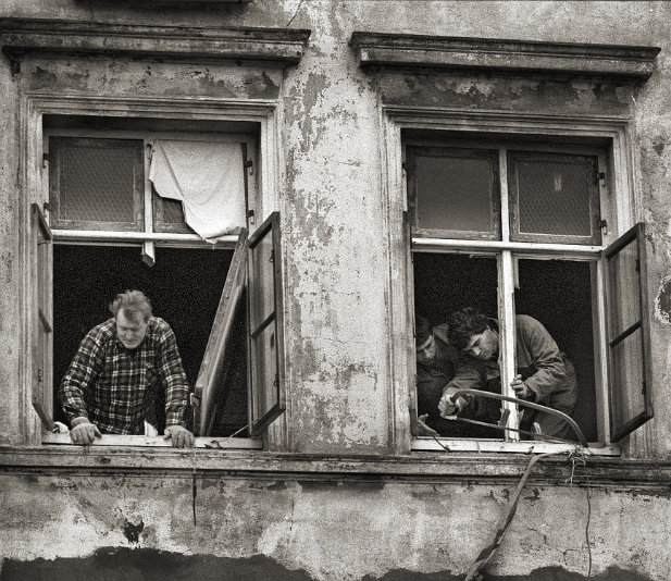 1990 Zerstörung von Wohnraum In der Laeiszstraße. Ab September 1987 versucht der Eigentümer Nikolai Rabels die Häuser zu entmieten, erlangt gerichtliche Räumungstitel gegen die Mieter und...